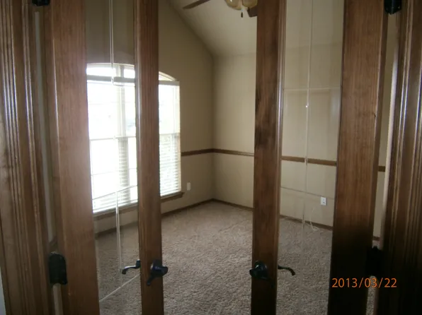 3004 Red Rock Dr, Moore, OK 73165