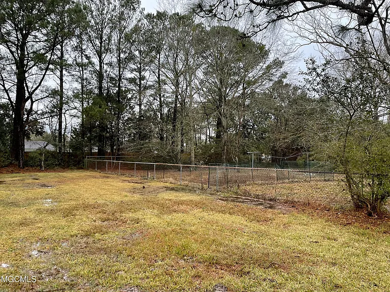 2501 Academy Dr — Photo 17