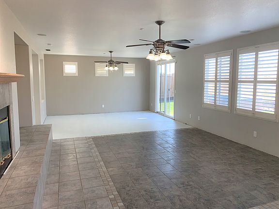 4th image of 2240 Mariposa Dr