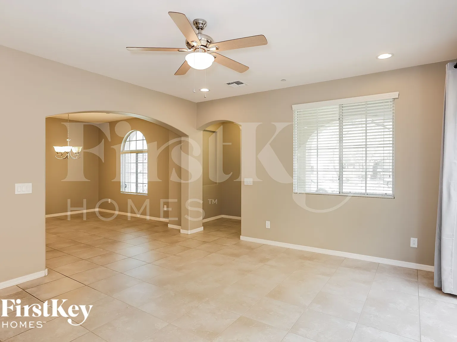 3 bed, 3.0 bath, 2418 sqft, $2,140 — Photo 4