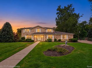 6075 Quaker Ln, Washington, MI 48094