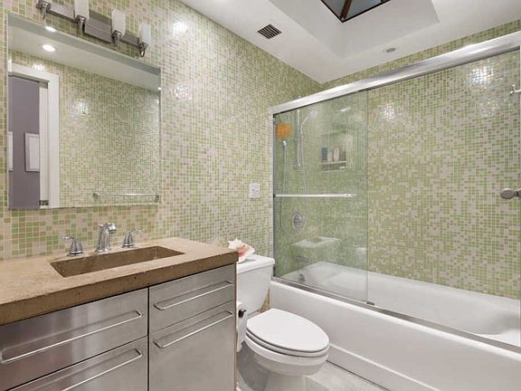 5th image of 3 Hanover Sq APT 17G