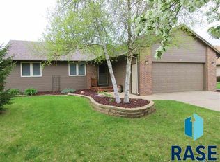 605 S Grand Ave, Harrisburg, SD 57032