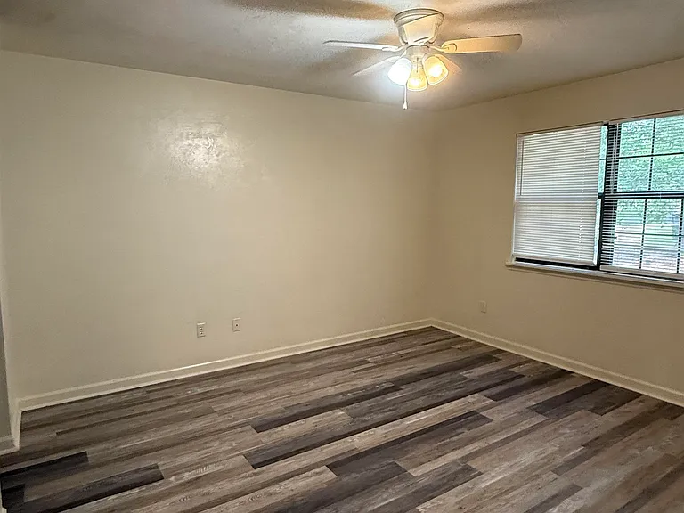 1873 Larette Dr — Photo 13