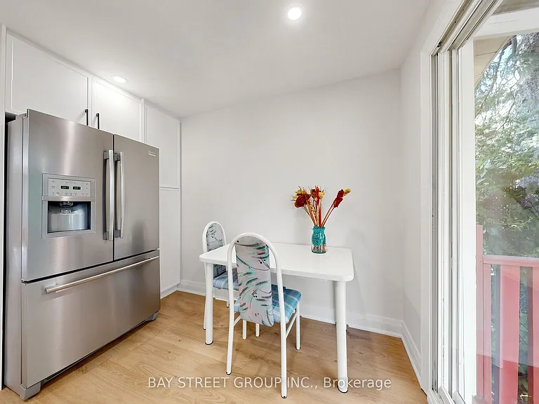 55 Baybrook Cres — Photo 9