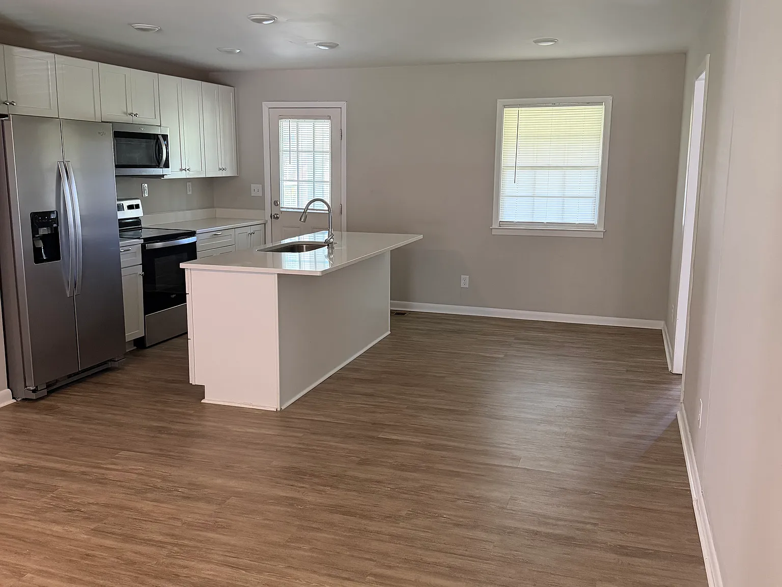 2409 Emeline Pl — Photo 3