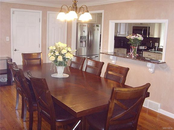 4th image of 45 Berwin Dr