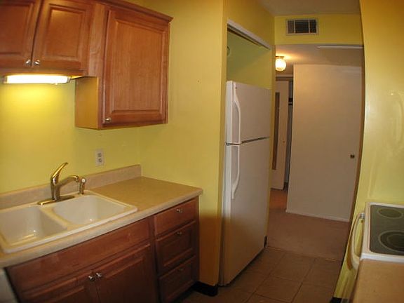 3rd image of 2929 Sunnyside Dr APT C141