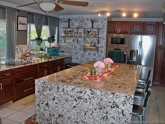 3rd image of 4500 Cavendish Cir