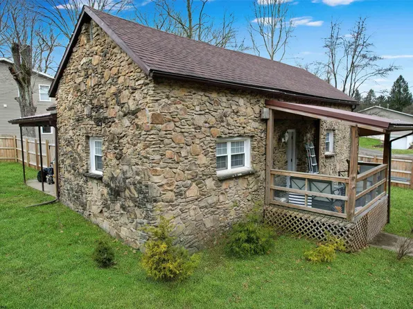 702 Buffalo Rd, Barrackville, WV 26559