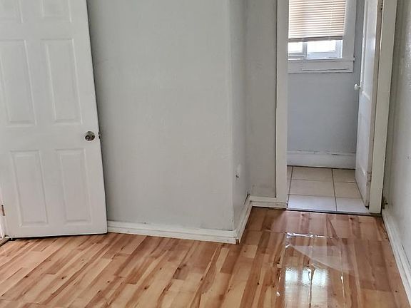 5th image of 1002 13th Ave S