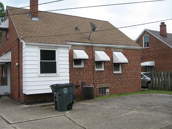 3rd image of 4390 Newberry Dr