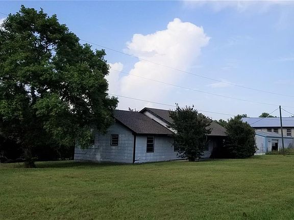 2nd image of 214 Country Place Ln