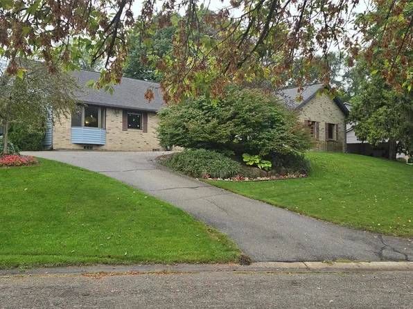8637 Brazos Ct, White Lake, MI 48386