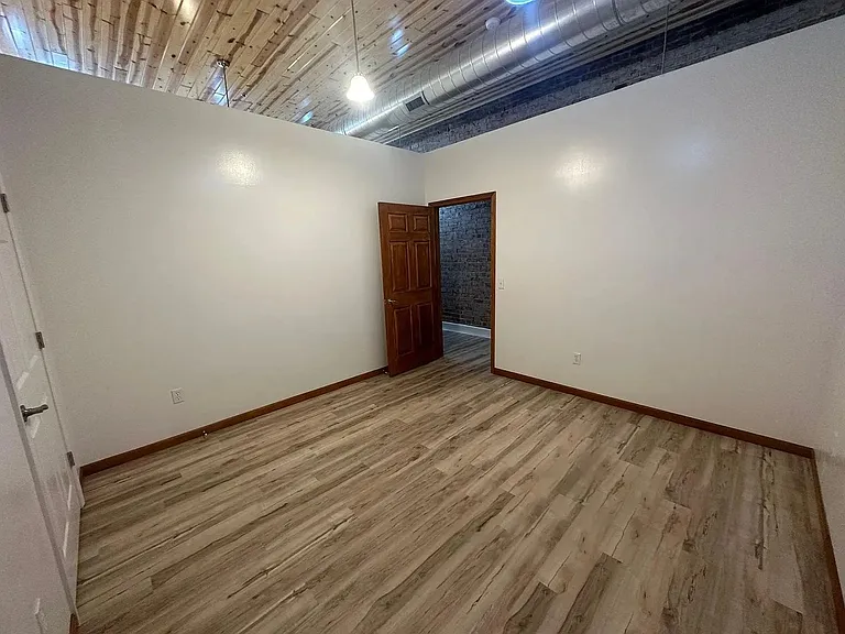 107 N Main St — Photo 7