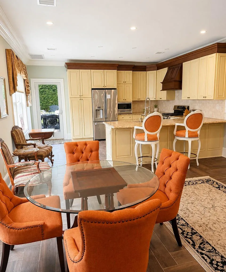 2 bed, 2.0 bath, 1300 sqft, $2,999 — Photo 3