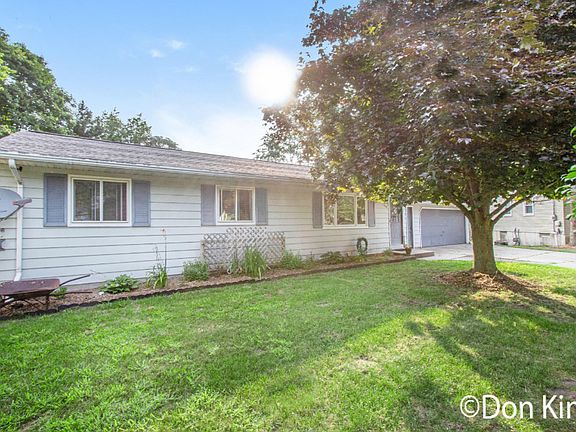 3rd image of 1768 Woodrun Ct SE