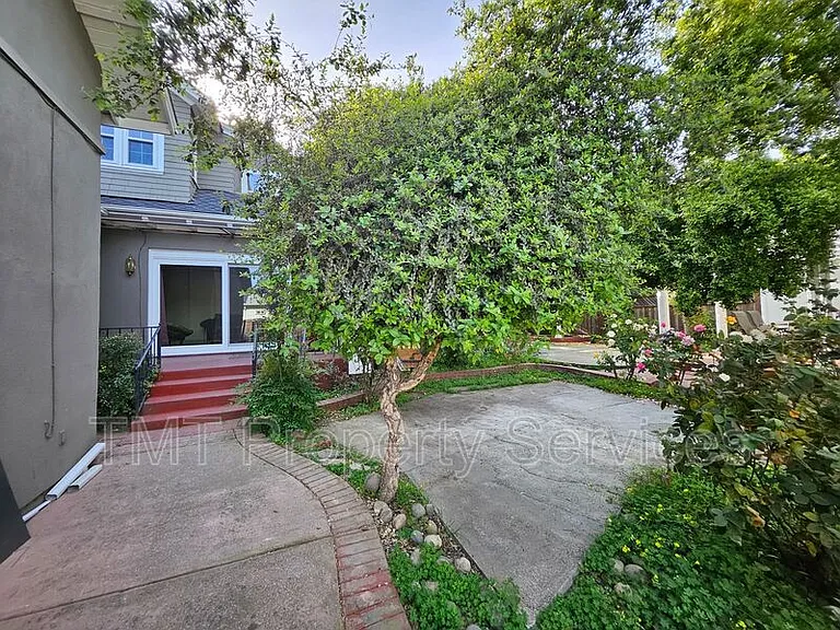 1214 N Pershing Ave — Photo 21