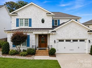 6834 Providence Ln W, Charlotte, NC 28226