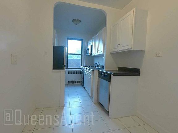 3rd image of 4915 Skillman Ave #B3