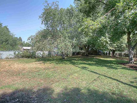 3rd image of 2704 E 40th Ave