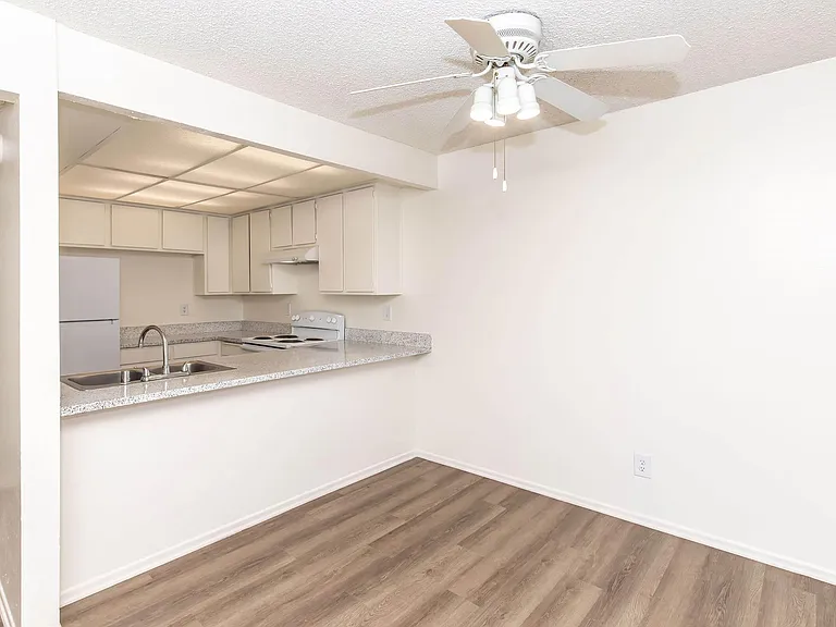 Eastwood Apartment Homes — Photo 54