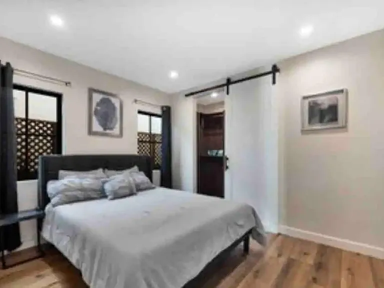 8702 Dorrington Ave — Photo 16