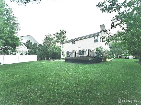 3rd image of 56 Oakland Rd