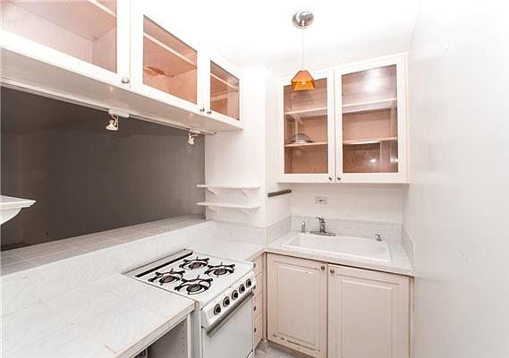 5th image of 150 E 27th St APT 4A