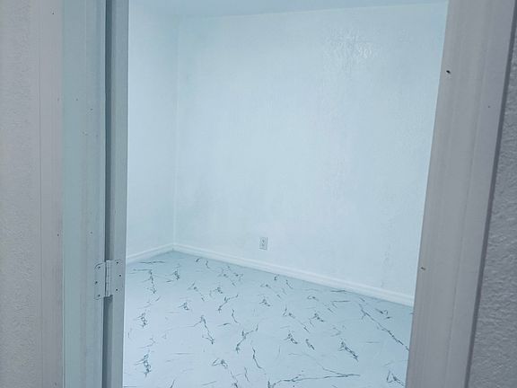 4th image of 4970 Purdy Ln #1