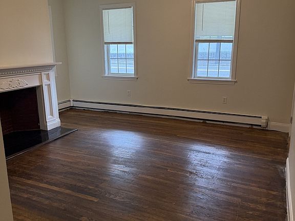 4th image of 135 Commercial St #0