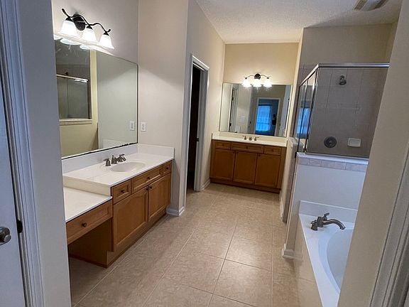 5th image of 933 E Terranova Way