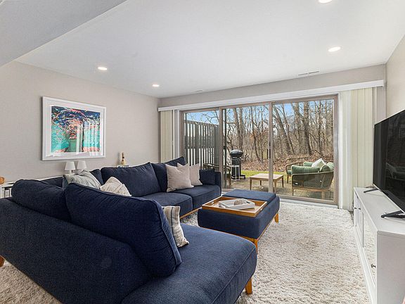 5th image of 662 Peninsula Ct