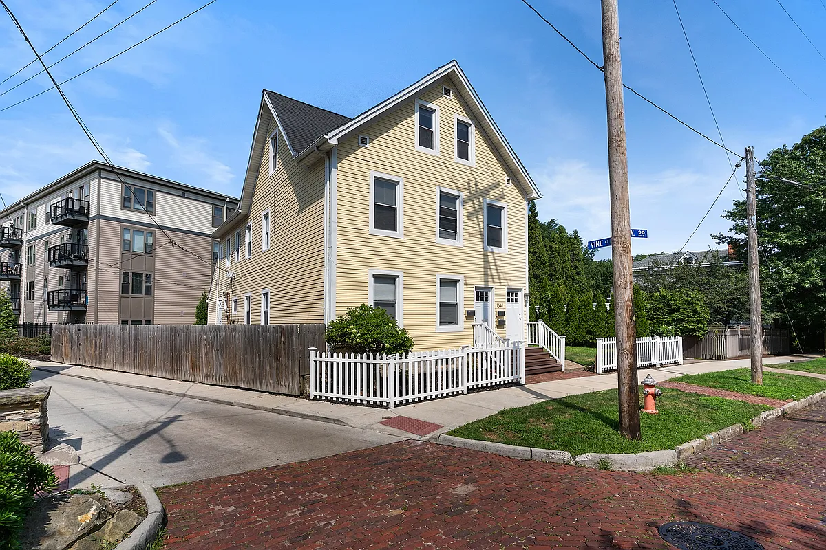 2_dsc00687 - 1544 W 29th St