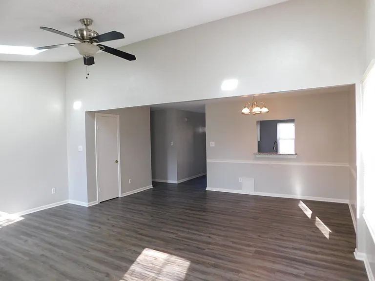 1433 Drumheller Dr — Photo 21
