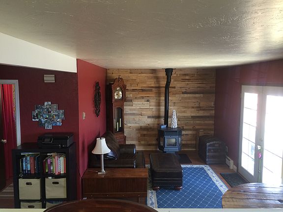 Living Area with pallet wall