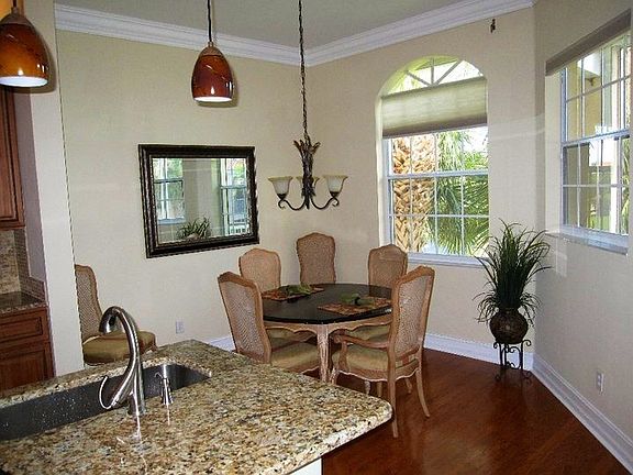 4th image of 200 L Ambiance Cir #202