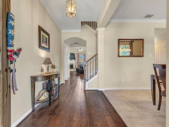 5th image of 313 Highland Fairway Ln