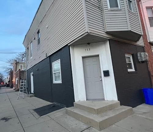 2nd image of 153 Wolf St Floor 2
