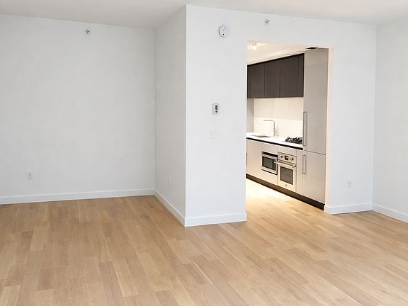 4th image of 540 W 49th St #302S