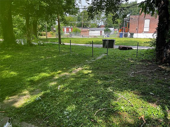 2nd image of 2205 Angelica St