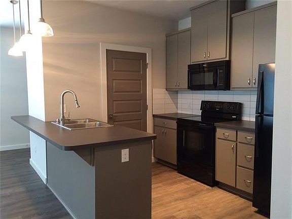 3rd image of 906 W Cannon St #208