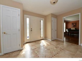 10 Lazybrook Rd, Newtown, CT 06470