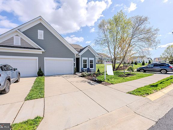 4th image of 112 Hyannis Pl