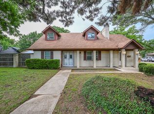 1700 Chip N Dale Dr, Arlington, TX 76012