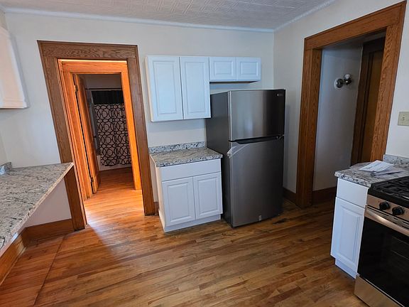 3rd image of 144-146 Forest Hill Dr #144