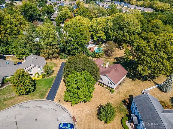 5th image of 465 Birchwood Ct