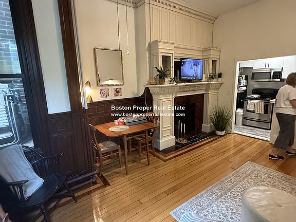 3rd image of 178 Marlborough St APT 3