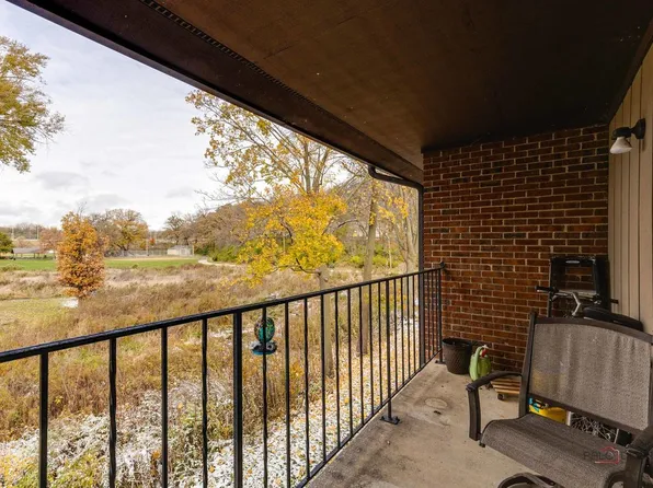 111 Jefferson St APT C, Algonquin, IL 60102