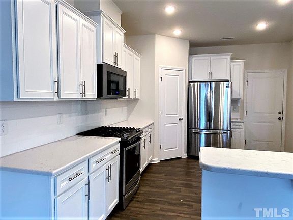 3rd image of 210 Eagleson St